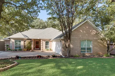 7108 Forestburg Dr, Arlington, TX 76001