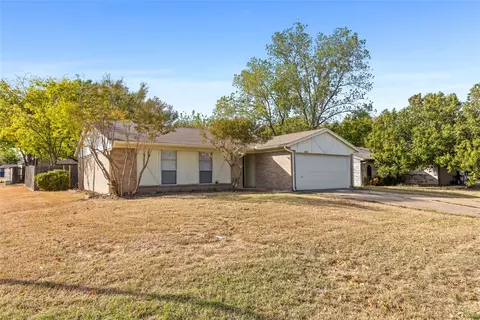 5801 Dunson Dr, Haltom City, TX 76148