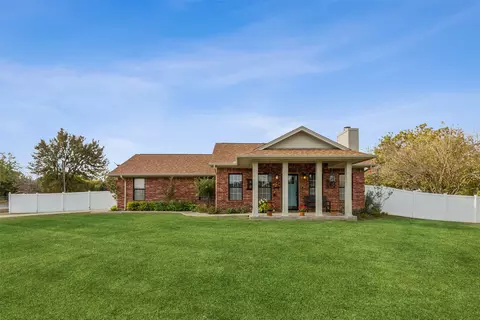 204 S Spring Branch Trl, Springtown, TX 76082