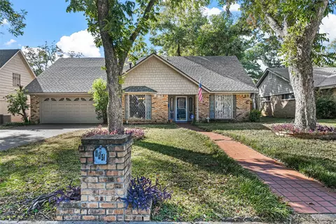 114 Mill Creek Dr, Arlington, TX 76010