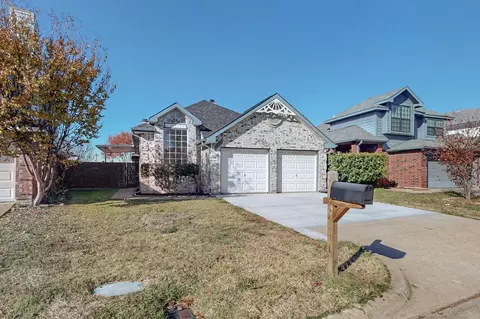 6737 Driffield Cir W, North Richland Hills, TX 76182