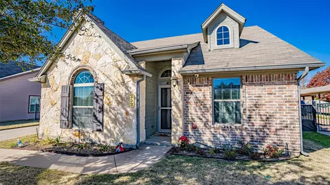 252 Tinker Trl, Burleson, TX 76028