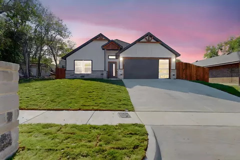 8255 Kender Ln, White Settlement, TX 76108