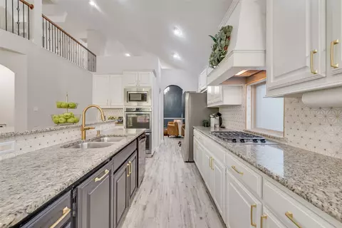 1512 Golf Club Dr, Lantana, TX 76226