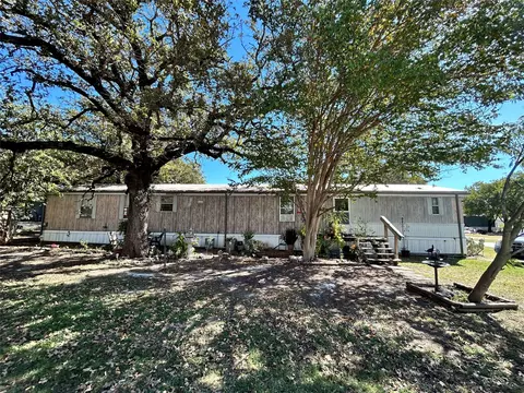 201 Hereford St, Burleson, TX 76028