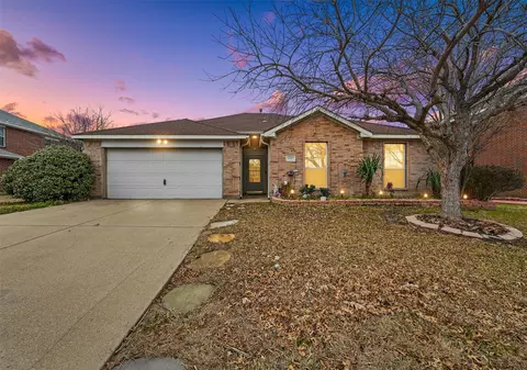 4703 Valleyview Dr, Mansfield, TX 76063