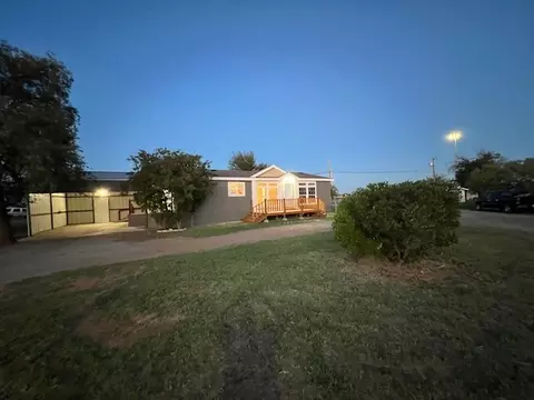 1037 S Washington Ave, Aspermont, TX 79502
