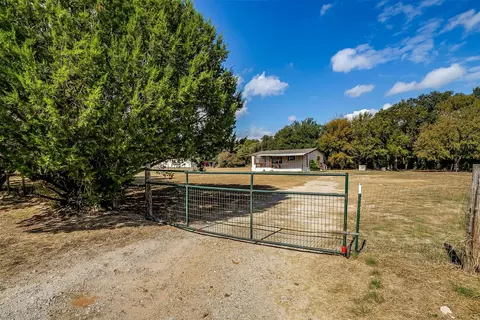 5520 Evening Star Ct, Tolar, TX 76476