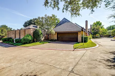 4221 Brook Tree Dr, Fort Worth, TX 76109