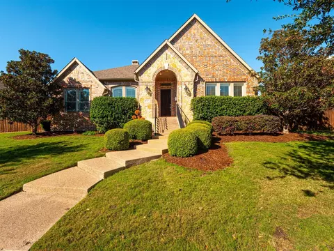 2449 Sir Lovel Ln, Lewisville, TX 75056
