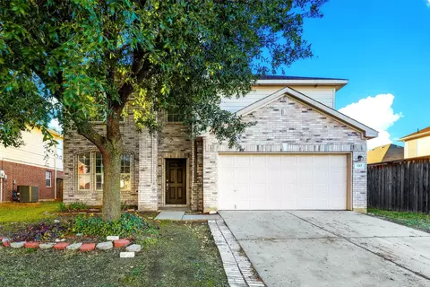 137 Heritage Dr, Crowley, TX 76036