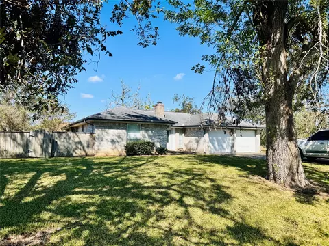 59 E Sagebrush St, Lake Jackson, TX 77566