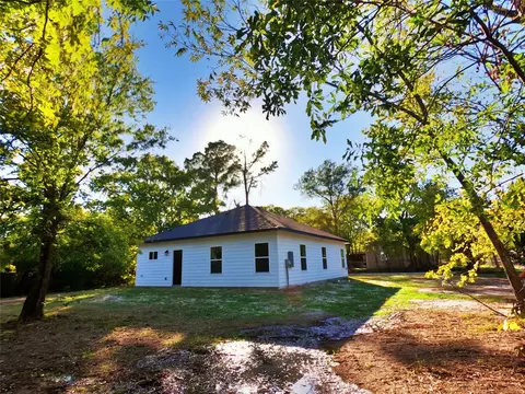 Exterior - 1700 Dixie St, Commerce, TX 75428 photo 4 of 5