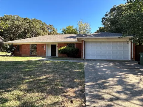 5816 Gatewood Dr, Arlington, TX 76016