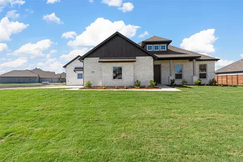 668 Meadowlark Ln, Nevada, TX 75173