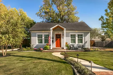 415 S Dooley St, Grapevine, TX 76051