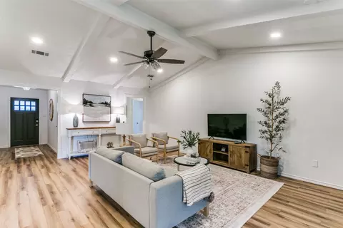 1309 Lark Ln, Lewisville, TX 75077