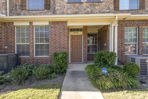 2706 Olympic Park Dr, Grand Prairie, TX 75050