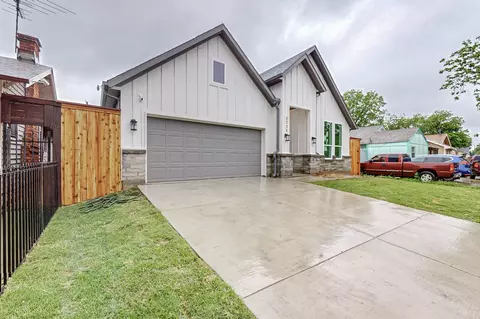 2706 W Clarendon Dr, Dallas, TX 75211