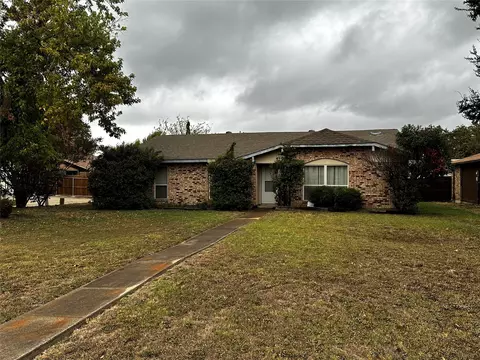 625 Edgemere Dr, Garland, TX 75043