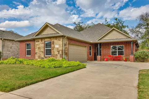 102 Ashlyn Ct, Whitesboro, TX 76273