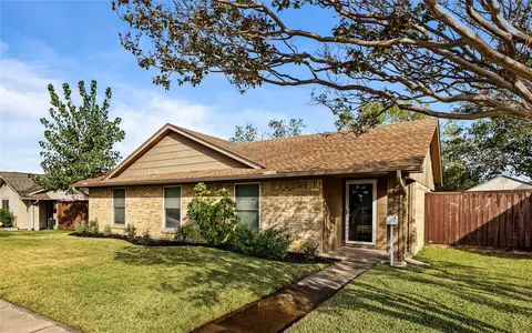 2121 Placid Dr, Carrollton, TX 75007