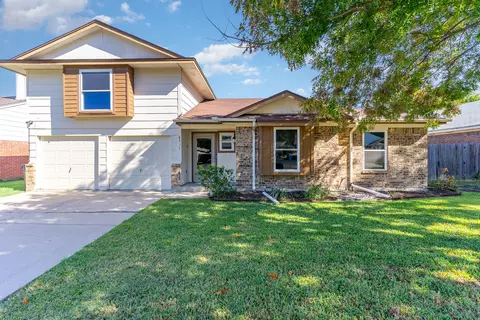 6711 Copperwood Ct, Arlington, TX 76001