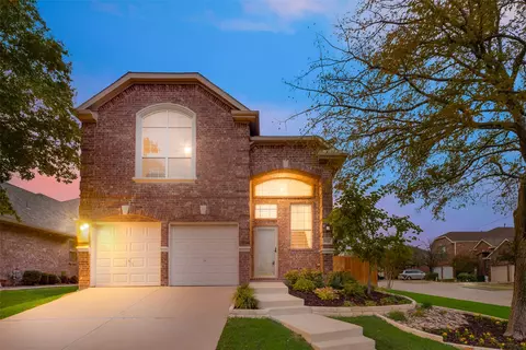 8121 Crowberry Ln, Irving, TX 75063