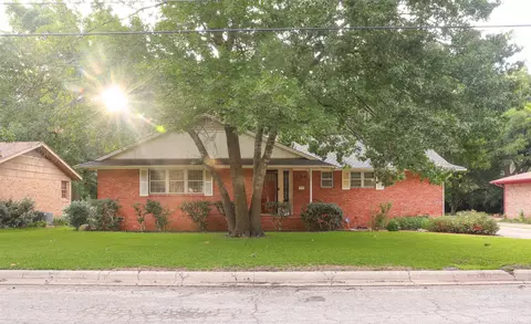 508 S Chestnut St, Gainesville, TX 76240
