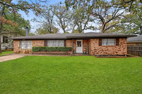 913 Amsden St, Denison, TX 75020