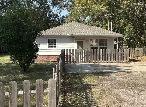 205 Evans St, Nevada, TX 75173