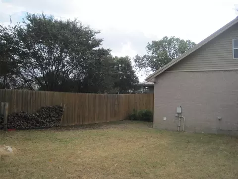 Exterior - 409 E Boyd Ave, Boyd, TX 76023 photo 5 of 11