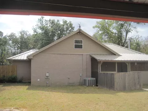 Exterior - 409 E Boyd Ave, Boyd, TX 76023 photo 3 of 11