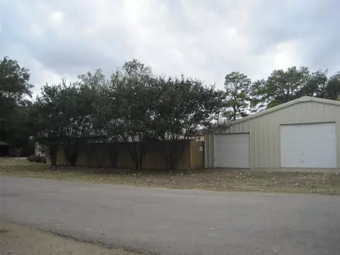 Exterior - 409 E Boyd Ave, Boyd, TX 76023 photo 10 of 11