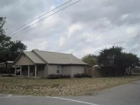 Exterior - 409 E Boyd Ave, Boyd, TX 76023 photo 11 of 11