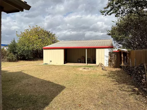 Exterior - 409 E Boyd Ave, Boyd, TX 76023 photo 7 of 11