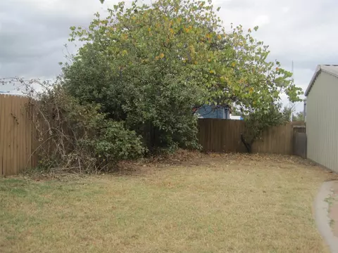 Exterior - 409 E Boyd Ave, Boyd, TX 76023 photo 4 of 11