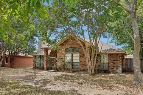 819 Rawlins Dr, Lancaster, TX 75146