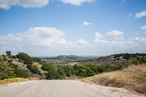 1584 Hidden Oaks Trl, Glen Rose, TX 76043