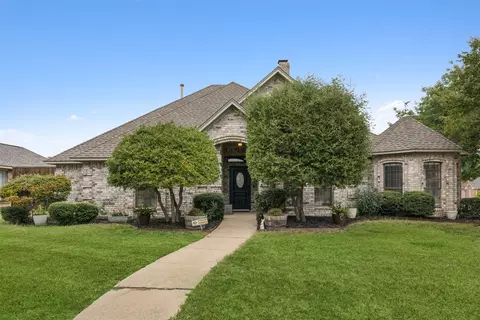 562 Clayton St, Grand Prairie, TX 75052