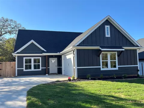 1035 Oak Dr, Denison, TX 75020