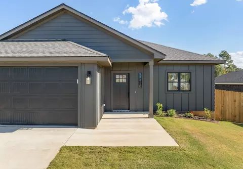 17410 Crossing Cir, Lindale, TX 75771