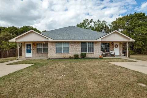 325 Shady Valley Dr, Mansfield, TX 76063
