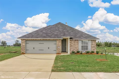 4153 Grassy Lake Dr, Bossier City, LA 71111