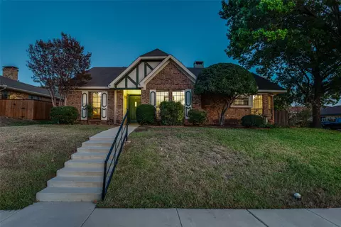 806 Middle Glen Dr, Garland, TX 75043
