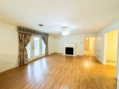 Living - 700 N Avenue K, Haskell, TX 79521 photo 3 of 5