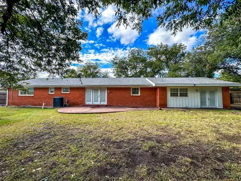 Exterior - 700 N Avenue K, Haskell, TX 79521 photo 5 of 9