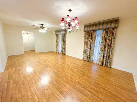 Living - 700 N Avenue K, Haskell, TX 79521 photo 2 of 5