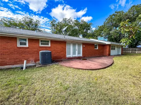 Exterior - 700 N Avenue K, Haskell, TX 79521 photo 6 of 9