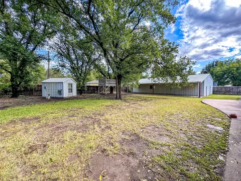 Exterior - 700 N Avenue K, Haskell, TX 79521 photo 8 of 9